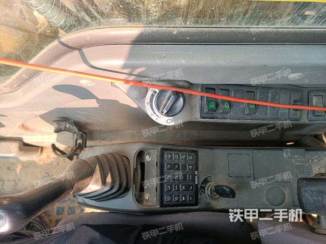 座椅右側(cè)控制臺(tái)/鑰匙門(mén)/油門(mén)/含右手柄（駕駛室部分）