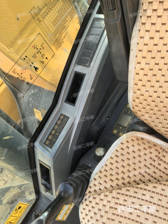 座椅右側(cè)控制臺/鑰匙門/油門/含右手柄（駕駛室部分）