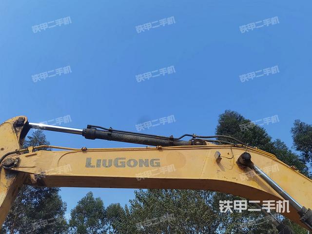 轉(zhuǎn)盤和下車架正前（工作和回轉(zhuǎn)裝置）