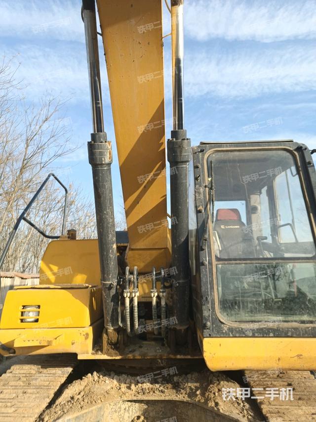 大臂油缸整體?豎拍（工作和回轉(zhuǎn)裝置）