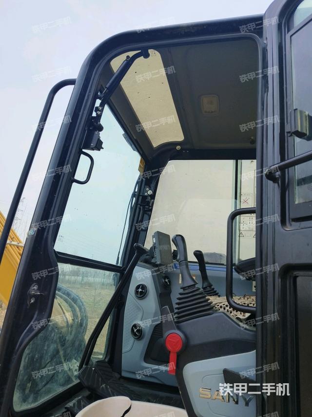 ?駕駛室正側(cè)（駕駛室部分）