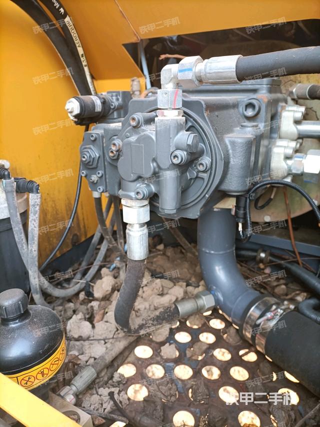 液壓泵斜45?左（大件艙室）