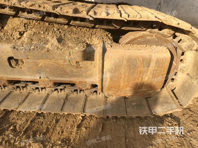 左驅(qū)動輪（行走機構(gòu)）