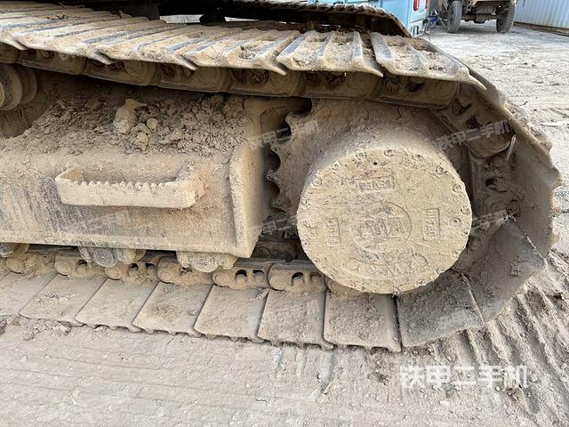 左驅(qū)動輪（行走機構(gòu)）