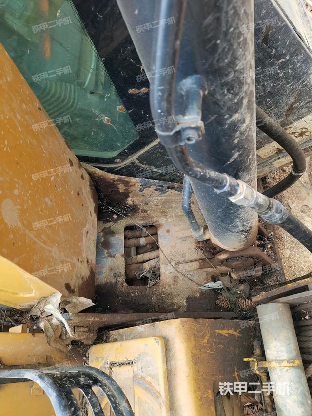 大臂根部?斜（工作和回轉(zhuǎn)裝置）