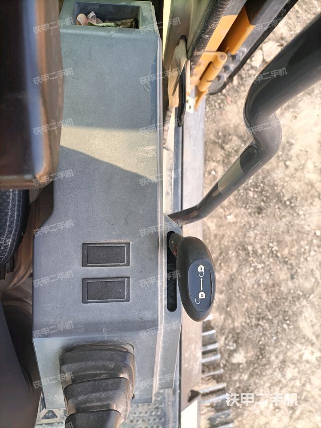 座椅左側控制臺/音響/含左手柄（駕駛室部分）