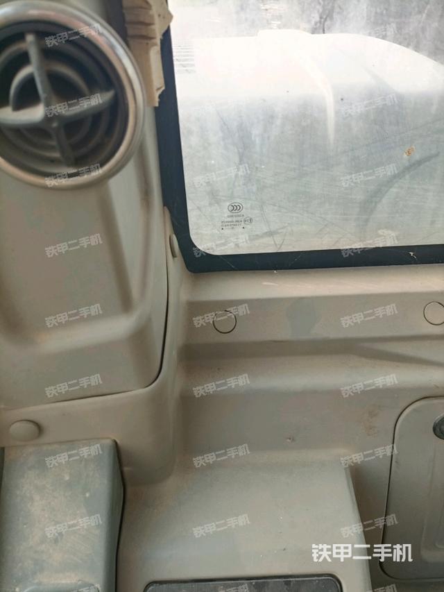 后窗玻璃角標（駕駛室部分）