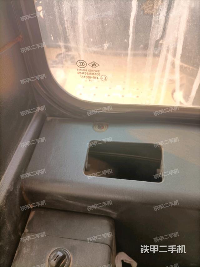 后窗玻璃角標（駕駛室部分）