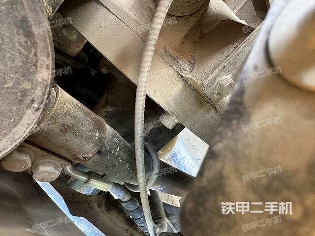 液壓泵艙室正面整體(整機(jī)外觀) 液壓泵艙室正面整體(整機(jī)外觀)