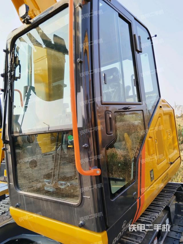 駕駛室整體（整機(jī)外觀）