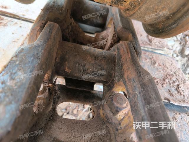 左驅(qū)動輪（行走機構(gòu)）