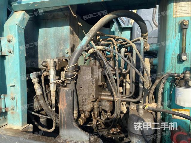 回轉(zhuǎn)馬達(dá)和主控閥（整機外觀）