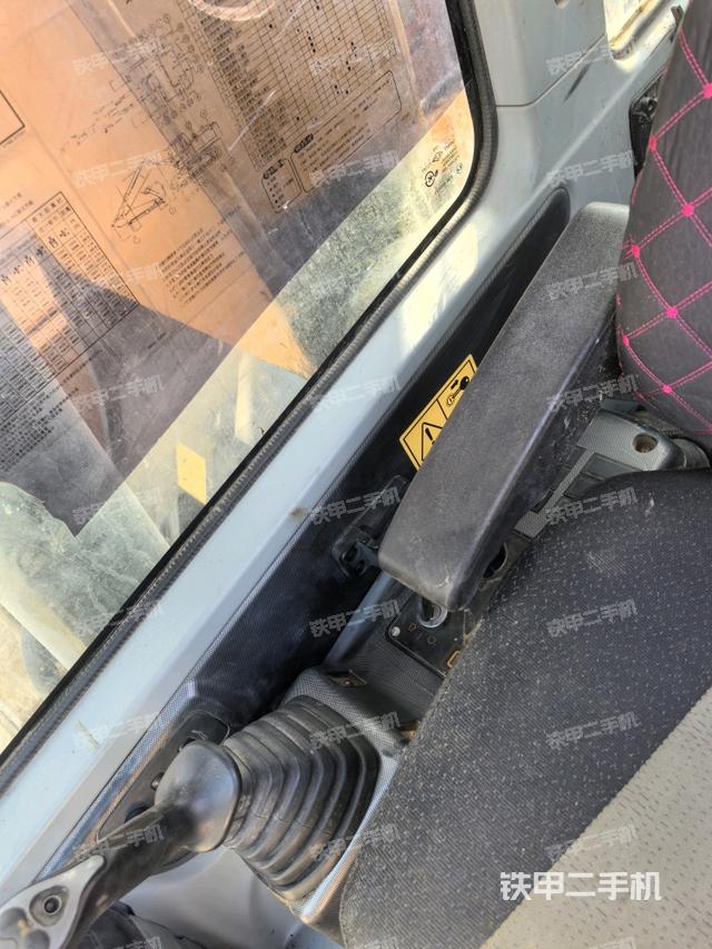 座椅右側(cè)控制臺(tái)/鑰匙門/油門/含右手柄（駕駛室部分）