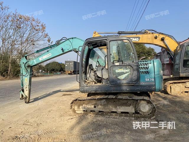 駕駛室整體（整機外觀）