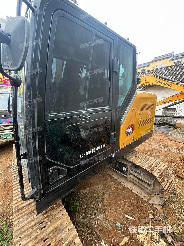 驾驶室顶部（整机外观）