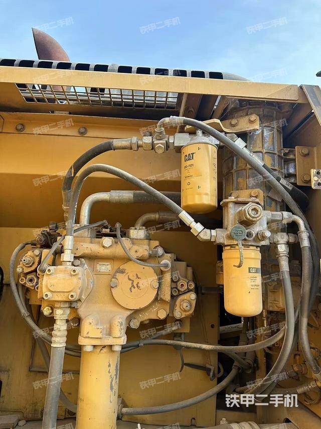 液壓泵艙室正面整體（整機(jī)外觀）