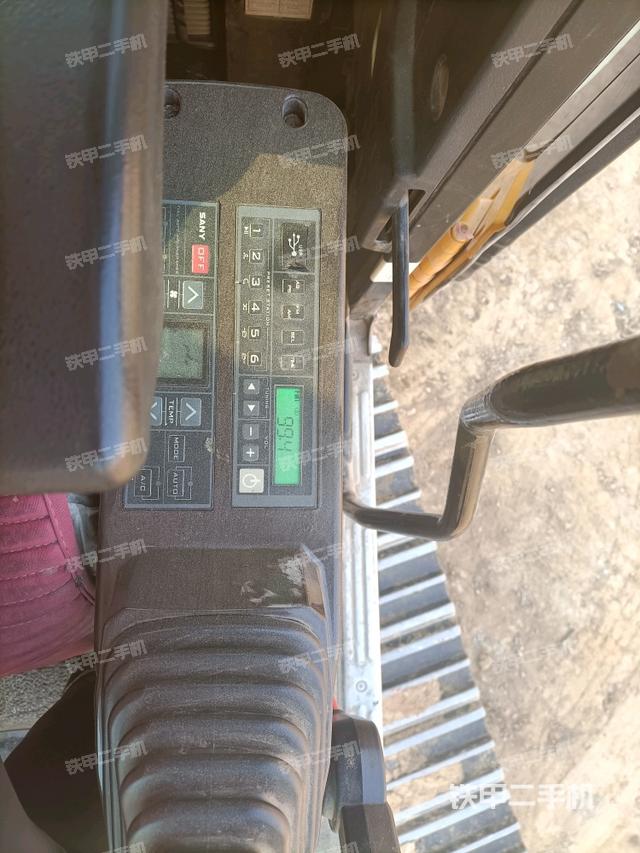 座椅左側控制臺/音響/含左手柄（駕駛室部分）