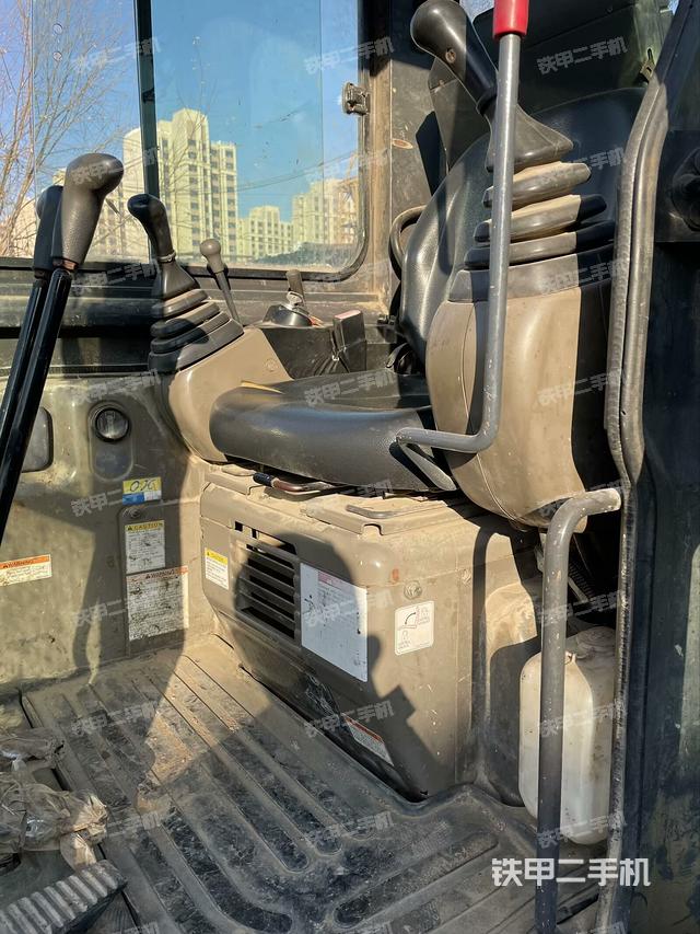 駕駛室整體（整機外觀）