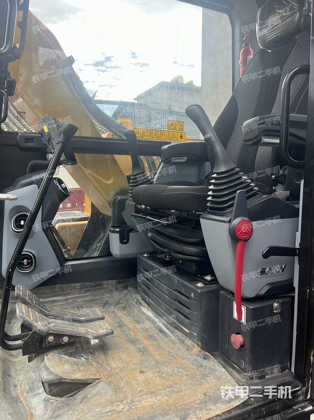 驾驶室整体（整机外观）