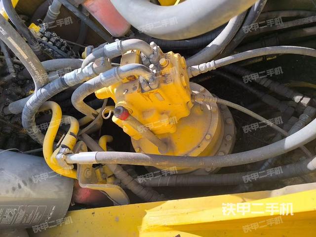 回转马达和主控阀（整机外观）