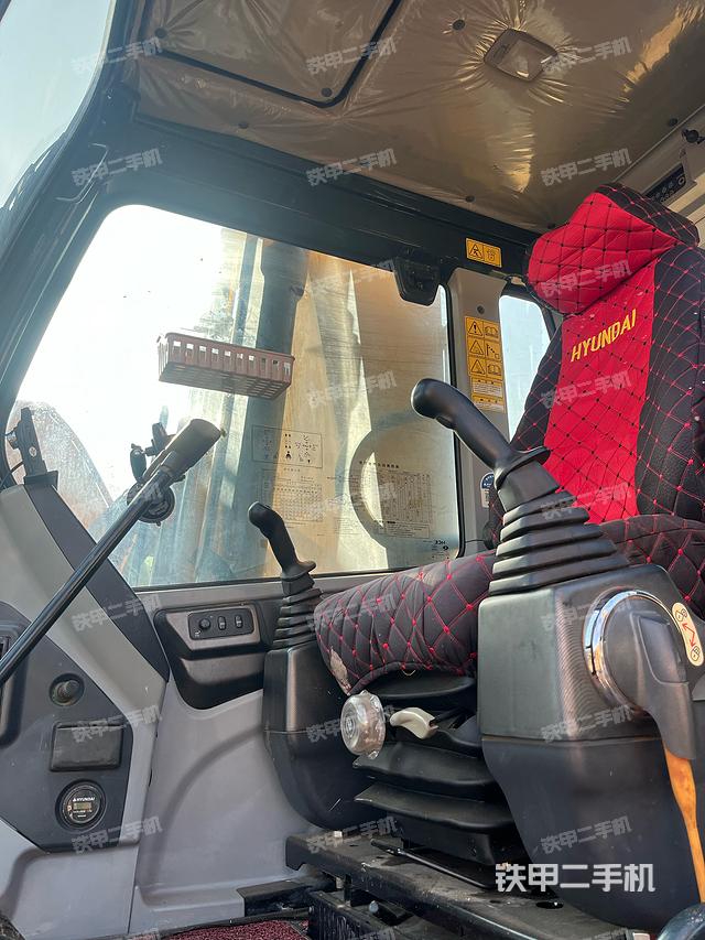 驾驶室整体（整机外观）