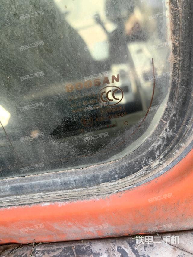 后窗玻璃角標（駕駛室部分）