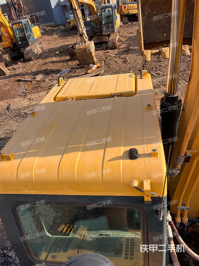 驾驶室顶部（整机外观）