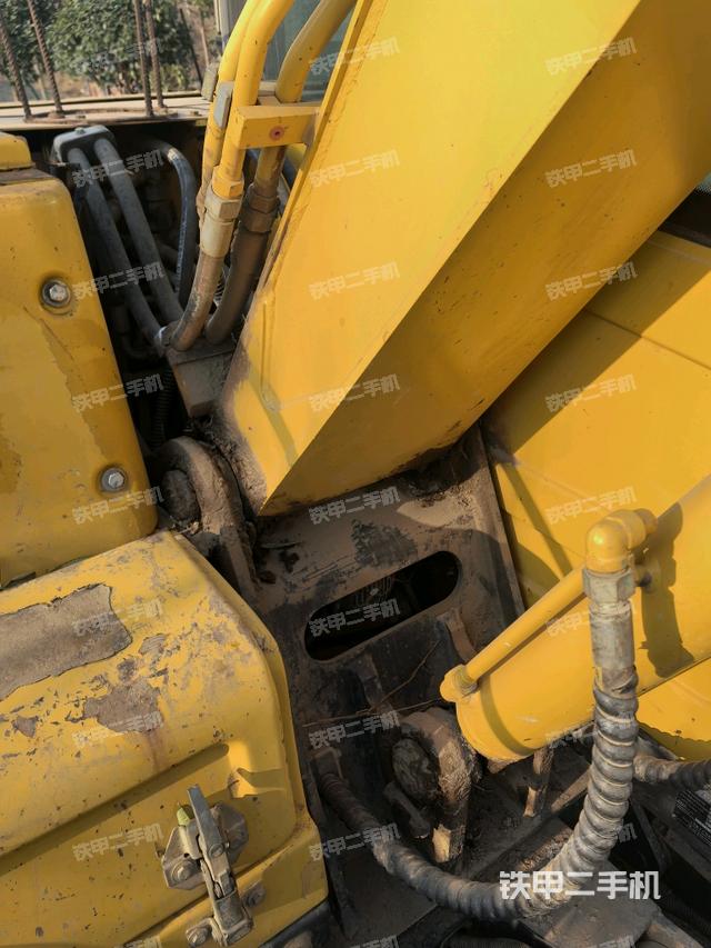 大臂根部?斜（工作和回轉(zhuǎn)裝置）