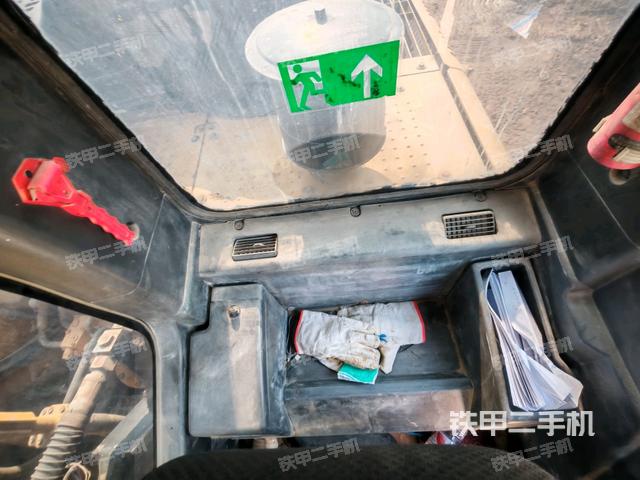 座椅右側控制臺/鑰匙門/油門/含右手柄（駕駛室部分）