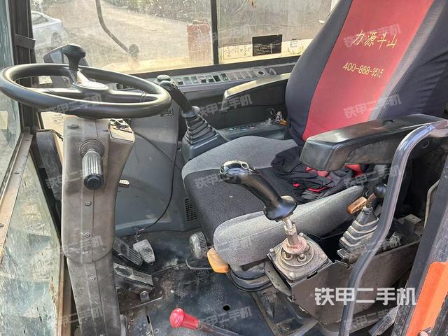 駕駛室整體（整機(jī)外觀）