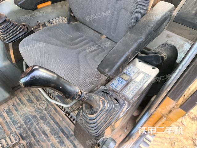 左后方玻璃角標(biāo)（駕駛室部分）