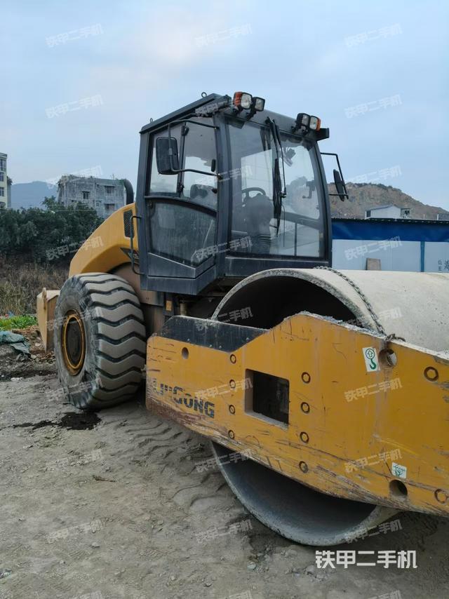 整機左側(cè)(設(shè)備外觀及核心部件) 整機左側(cè)(設(shè)備外觀及核心部件)