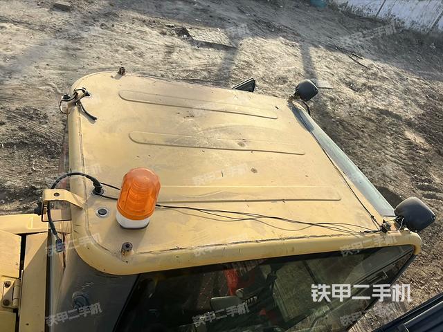 駕駛室頂部(整機外觀) 駕駛室頂部(整機外觀)