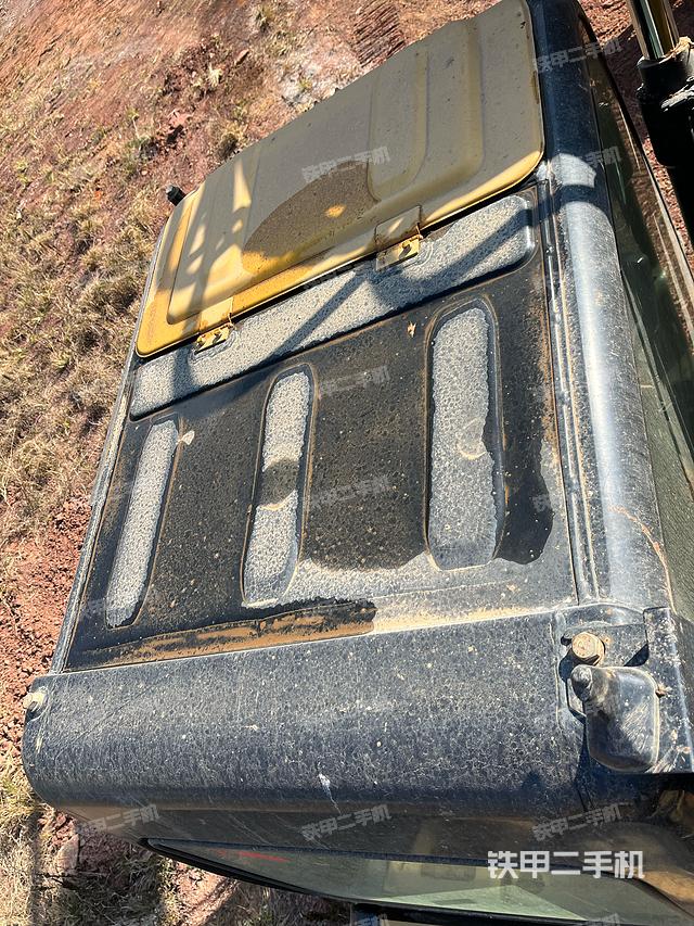 驾驶室顶部（整机外观）