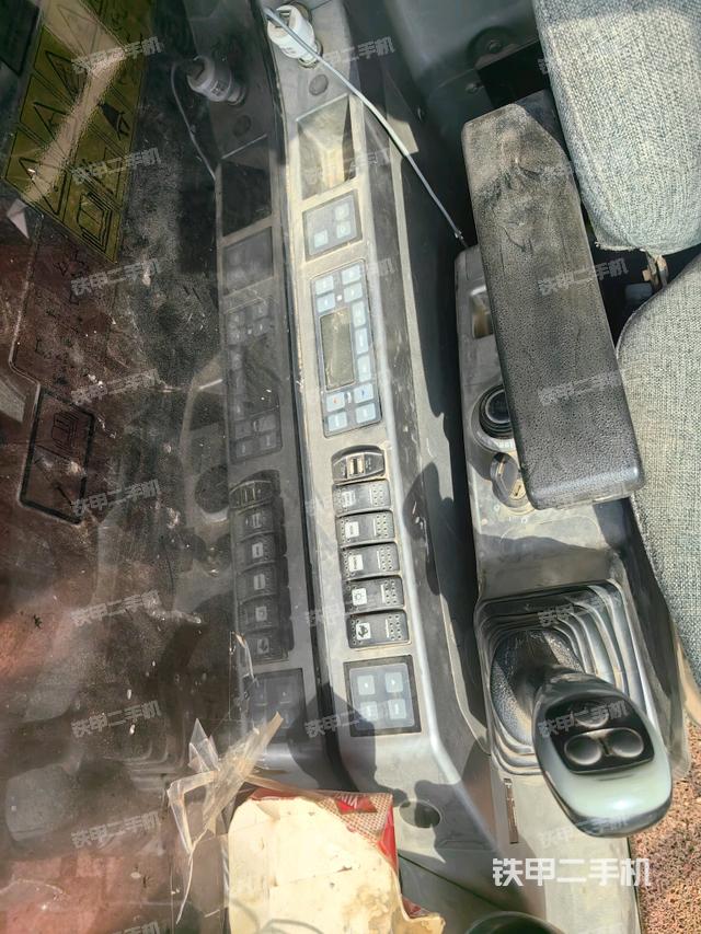 座椅右側控制臺/鑰匙門/油門/含右手柄（駕駛室部分）