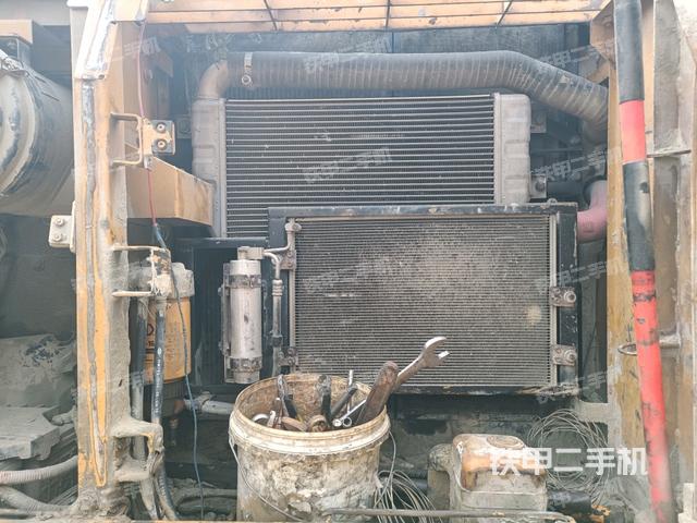 散熱器正面(大件艙室) 散熱器正面(大件艙室)