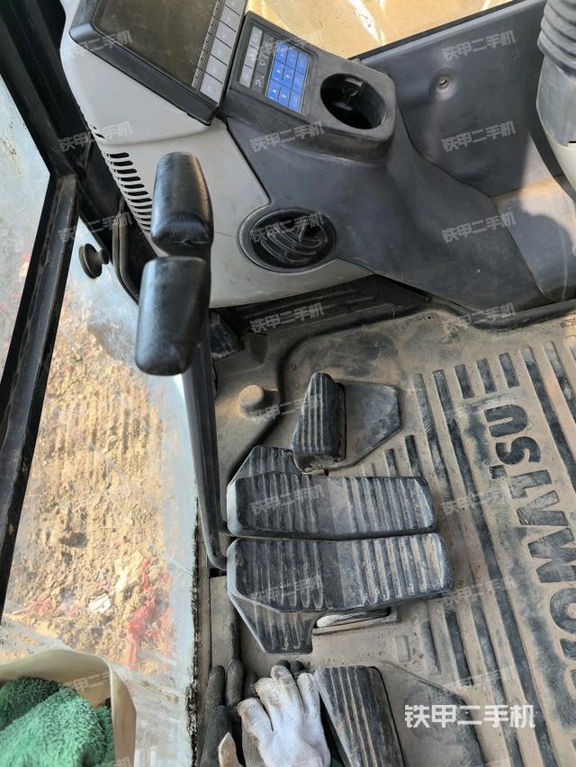 右側(cè)玻璃角標(biāo)（駕駛室部分）