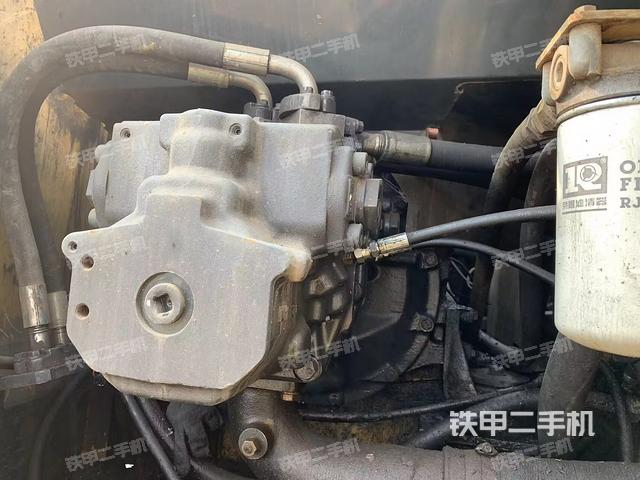 液壓泵艙室正面整體(整機(jī)外觀) 液壓泵艙室正面整體(整機(jī)外觀)