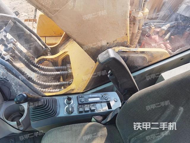 座椅右側(cè)控制臺(tái)/鑰匙門/油門/含右手柄（駕駛室部分）