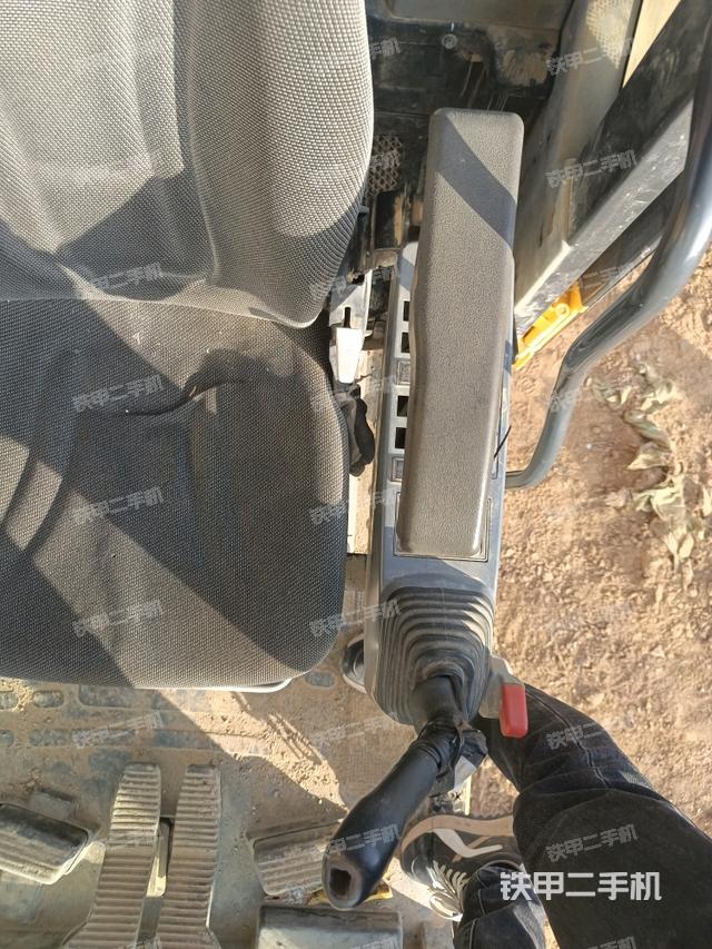 座椅左側(cè)控制臺/音響/含左手柄（駕駛室部分）