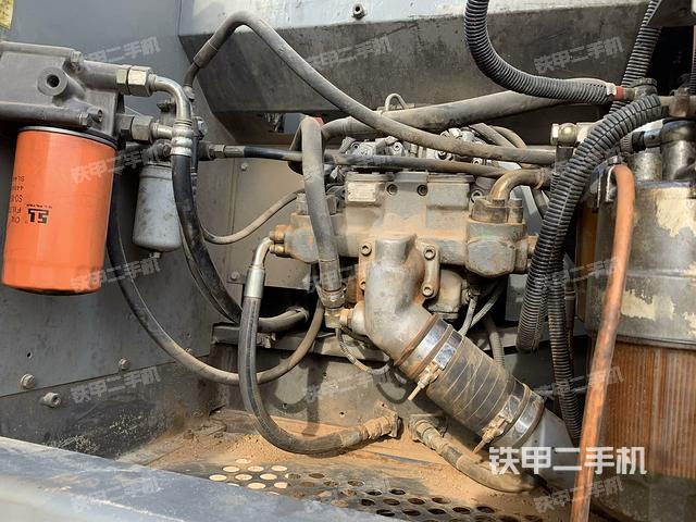 液壓泵艙室正面整體（整機(jī)外觀）