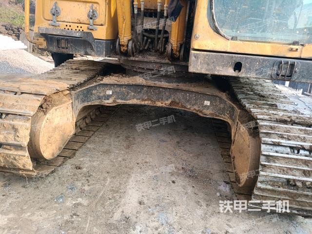 轉(zhuǎn)盤(pán)和下車(chē)架正前（工作和回轉(zhuǎn)裝置）