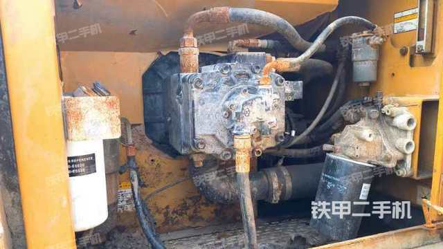 液壓泵艙室正面整體（整機(jī)外觀）