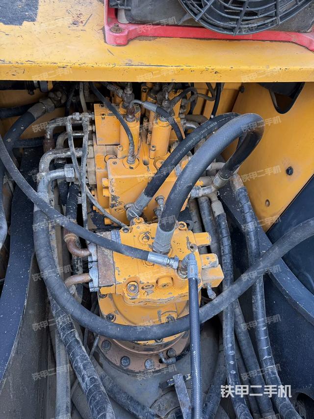 回轉(zhuǎn)馬達（上車部件）