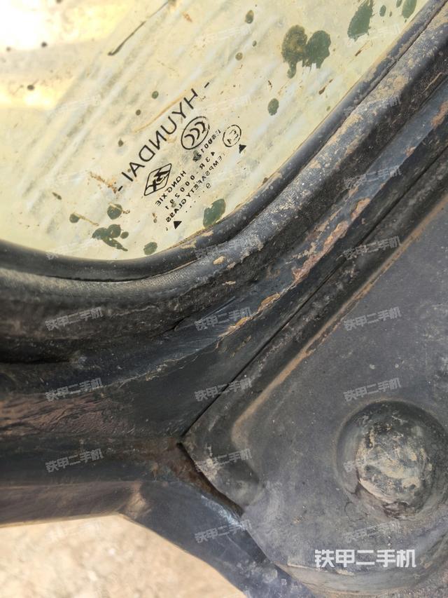 后窗玻璃角標（駕駛室部分）