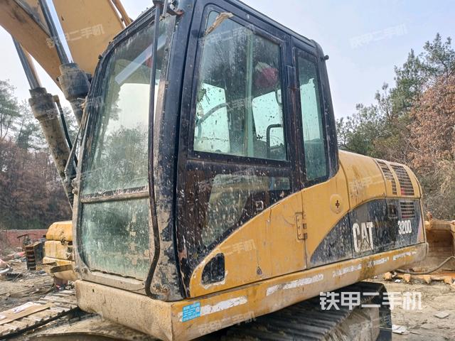駕駛室左前45度(駕駛室部分) 駕駛室左前45度(駕駛室部分)