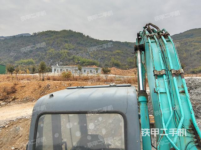 驾驶室顶部（整机外观）