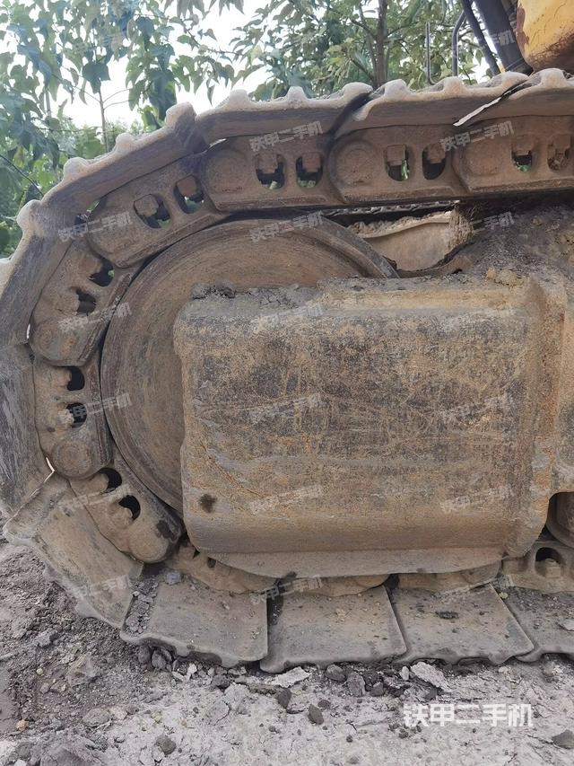 右驅(qū)動輪（行走機(jī)構(gòu)）