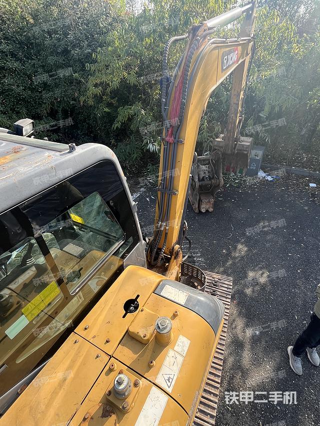 驾驶室顶部（整机外观）