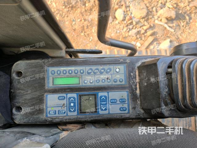 座椅右側(cè)控制臺/鑰匙門/油門/含右手柄（駕駛室部分）